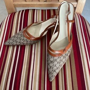 Anne Klein
Brown & Tan